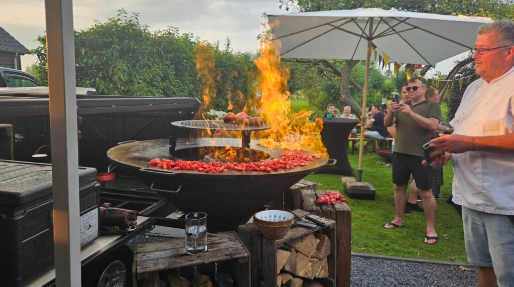 sfeer tijdens bbq catering van haaksmaak